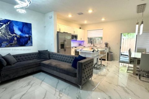 Adosado en venta en Homestead, Florida, 3 dormitorios, 160.07 m2 № 1980560 - foto 5