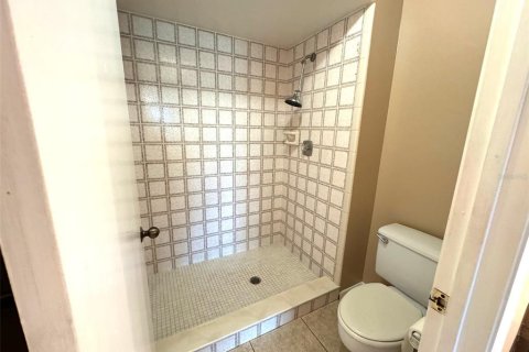 Condo in Orlando, Florida, 2 bedrooms  № 1829342 - photo 11