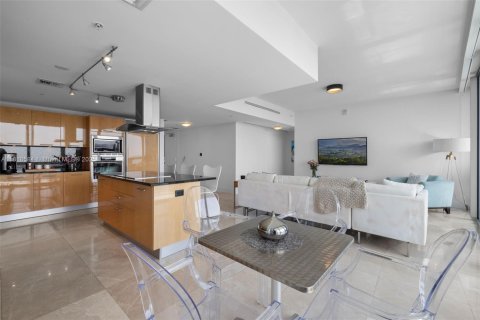 Condo in Miami Beach, Florida, 2 bedrooms  № 1934712 - photo 16
