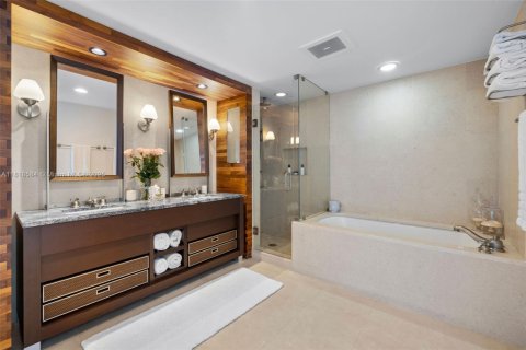 Condo in Miami Beach, Florida, 2 bedrooms  № 1934712 - photo 11