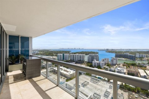 Condo in Miami Beach, Florida, 2 bedrooms  № 1934712 - photo 19