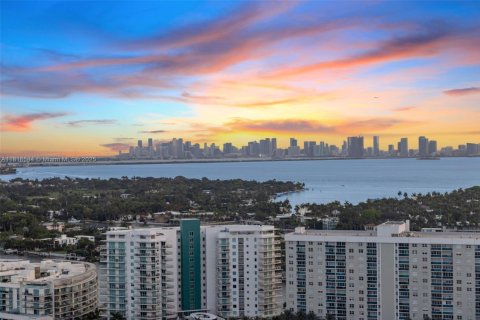 Condo in Miami Beach, Florida, 2 bedrooms  № 1934712 - photo 2