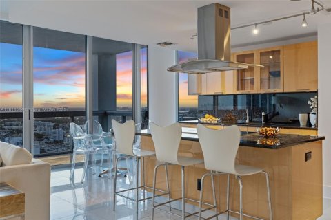 Condo in Miami Beach, Florida, 2 bedrooms  № 1934712 - photo 30