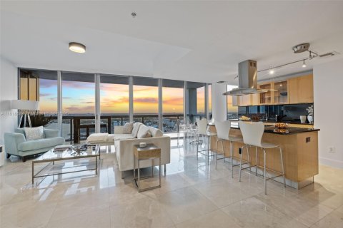 Condo in Miami Beach, Florida, 2 bedrooms  № 1934712 - photo 5