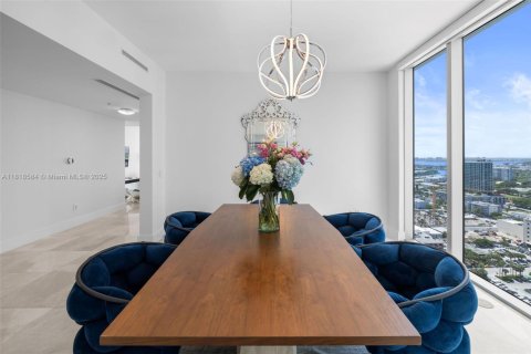 Condo in Miami Beach, Florida, 2 bedrooms  № 1934712 - photo 24