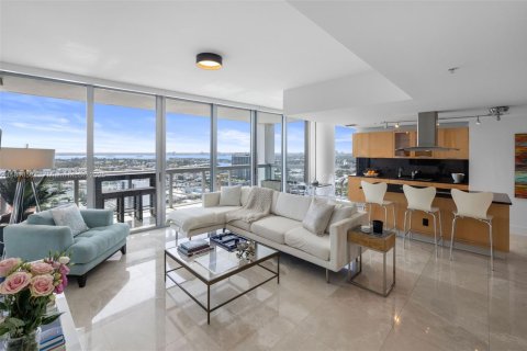 Condo in Miami Beach, Florida, 2 bedrooms  № 1934712 - photo 18