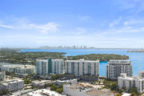 Condo in Miami Beach, Florida, 2 bedrooms  № 1934712 - photo 13