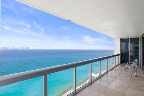 Condo in Miami Beach, Florida, 2 bedrooms  № 1934712 - photo 8