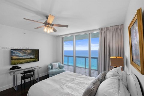 Condo in Miami Beach, Florida, 2 bedrooms  № 1934712 - photo 21
