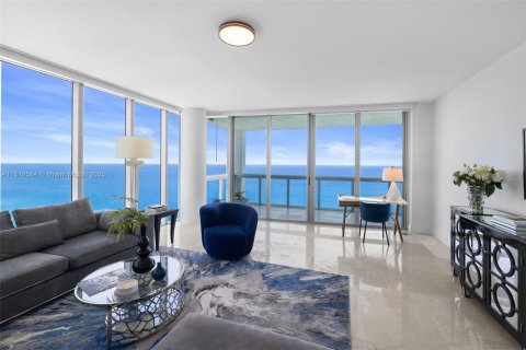 Condo in Miami Beach, Florida, 2 bedrooms  № 1934712 - photo 25