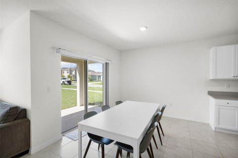 House in Winter Haven, Florida 4 bedrooms, 174.84 sq.m. № 1854467 - photo 9