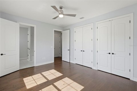 Townhouse in Saint Petersburg, Florida 3 bedrooms, 236.9 sq.m. № 2100044 - photo 28