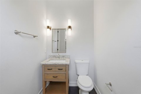 Townhouse in Saint Petersburg, Florida 3 bedrooms, 236.9 sq.m. № 2100044 - photo 24