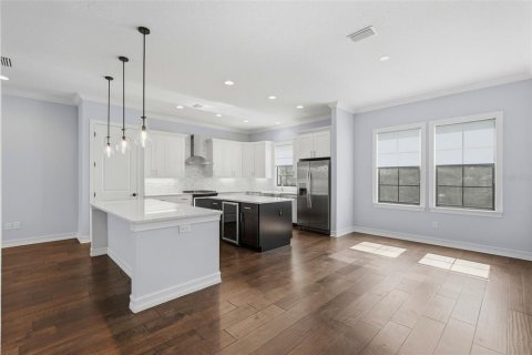 Townhouse in Saint Petersburg, Florida 3 bedrooms, 236.9 sq.m. № 2100044 - photo 13
