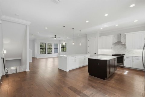 Townhouse in Saint Petersburg, Florida 3 bedrooms, 236.9 sq.m. № 2100044 - photo 18