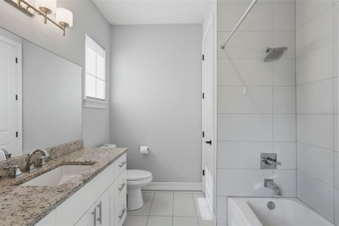 Townhouse in Saint Petersburg, Florida 3 bedrooms, 236.9 sq.m. № 2100044 - photo 29