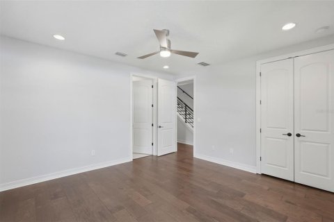 Townhouse in Saint Petersburg, Florida 3 bedrooms, 236.9 sq.m. № 2100044 - photo 9