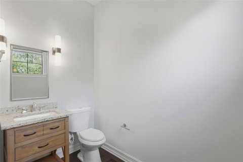 Townhouse in Saint Petersburg, Florida 3 bedrooms, 236.9 sq.m. № 2100044 - photo 25