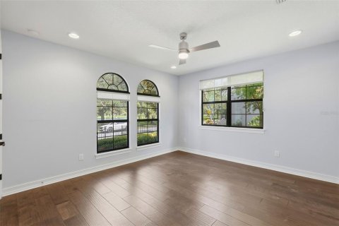 Townhouse in Saint Petersburg, Florida 3 bedrooms, 236.9 sq.m. № 2100044 - photo 8