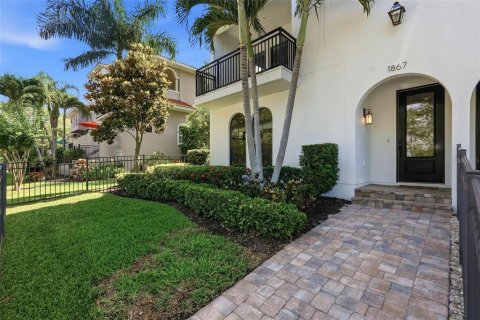 Townhouse in Saint Petersburg, Florida 3 bedrooms, 236.9 sq.m. № 2100044 - photo 5