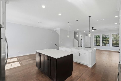 Townhouse in Saint Petersburg, Florida 3 bedrooms, 236.9 sq.m. № 2100044 - photo 17