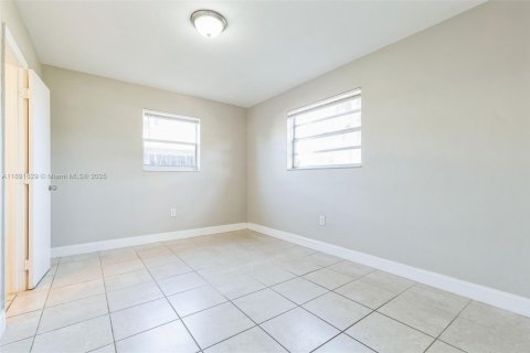 House in Miramar, Florida 3 bedrooms, 111.48 sq.m. № 2019697 - photo 8