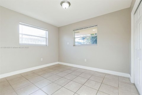 House in Miramar, Florida 3 bedrooms, 111.48 sq.m. № 2019697 - photo 9