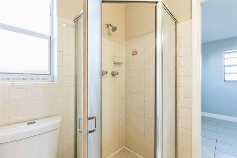 House in Miramar, Florida 3 bedrooms, 111.48 sq.m. № 2019697 - photo 4