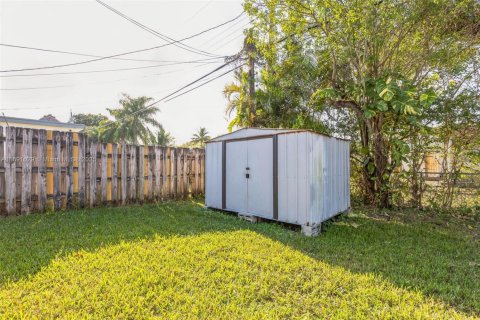 House in Miramar, Florida 3 bedrooms, 111.48 sq.m. № 2019697 - photo 17