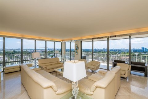 Copropriété à louer à Bal Harbour, Floride: 4 chambres, 306.58 m2 № 1867300 - photo 19