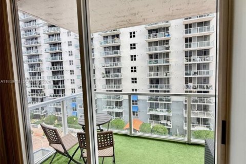 Купить кондоминиум в Майами, Флорида 2 спальни, 85.75м2, № 1997418 - фото 6