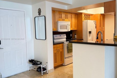 Купить кондоминиум в Майами, Флорида 2 спальни, 85.75м2, № 1997418 - фото 14