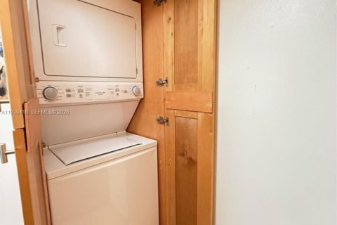 Купить кондоминиум в Майами, Флорида 2 спальни, 85.75м2, № 1997418 - фото 17