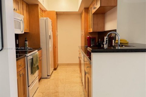 Купить кондоминиум в Майами, Флорида 2 спальни, 85.75м2, № 1997418 - фото 15