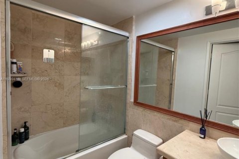 Купить кондоминиум в Майами, Флорида 2 спальни, 85.75м2, № 1997418 - фото 26