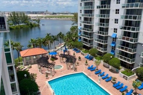 Купить кондоминиум в Майами, Флорида 2 спальни, 85.75м2, № 1997418 - фото 28