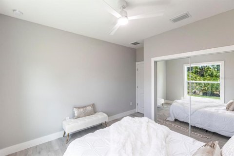 House in Port Charlotte, Florida 5 bedrooms, 213.21 sq.m. № 2226811 - photo 24