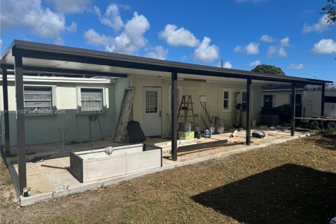 Villa ou maison à vendre à Miami Gardens, Floride: 2 chambres, 86.21 m2 № 1996804 - photo 9