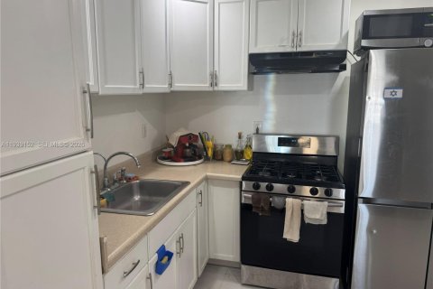 Villa ou maison à vendre à Miami Gardens, Floride: 2 chambres, 86.21 m2 № 1996804 - photo 6