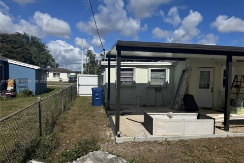 Villa ou maison à vendre à Miami Gardens, Floride: 2 chambres, 86.21 m2 № 1996804 - photo 8