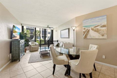 Condo in Marco Island, Florida, 1 bedroom  № 2106518 - photo 12
