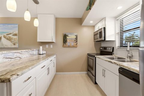 Condo in Marco Island, Florida, 1 bedroom  № 2106518 - photo 9