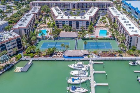 Condo in Marco Island, Florida, 1 bedroom  № 2106518 - photo 30