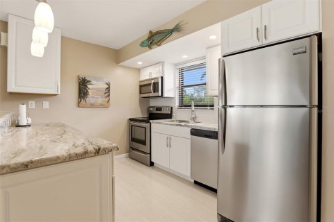 Condo in Marco Island, Florida, 1 bedroom  № 2106518 - photo 8