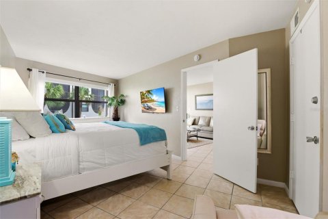 Condo in Marco Island, Florida, 1 bedroom  № 2106518 - photo 18