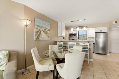 Condo in Marco Island, Florida, 1 bedroom  № 2106518 - photo 13