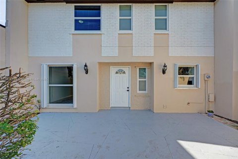 Adosado en venta en Miami Lakes, Florida, 3 dormitorios, 161.65 m2 № 1821541 - foto 6