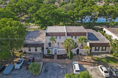 Adosado en venta en Miami Lakes, Florida, 3 dormitorios, 161.65 m2 № 1821541 - foto 4