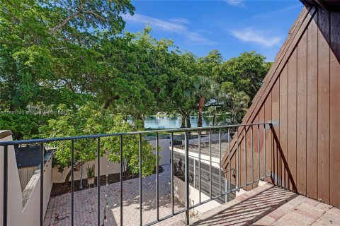 Adosado en venta en Miami Lakes, Florida, 3 dormitorios, 161.65 m2 № 1821541 - foto 27