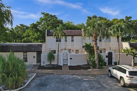 Adosado en venta en Miami Lakes, Florida, 3 dormitorios, 161.65 m2 № 1821541 - foto 3